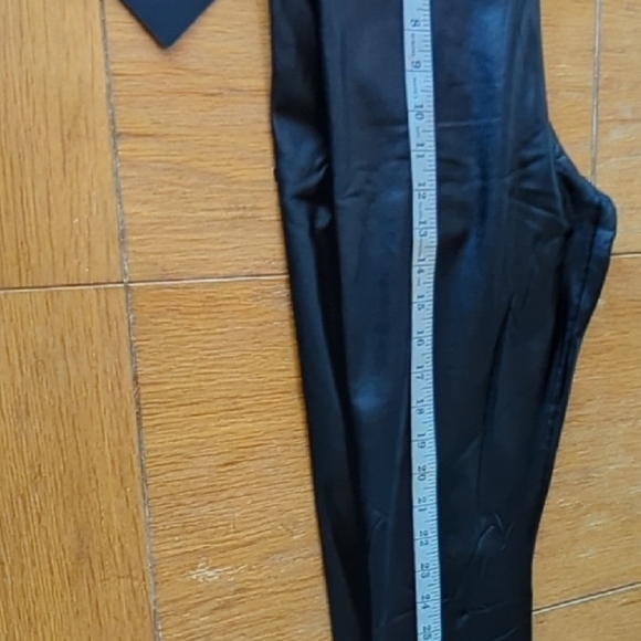 New. 90 Degree Black Casual High Rise Brushed Inside Ankle LengthLeatherette M. - Picture 4 of 7